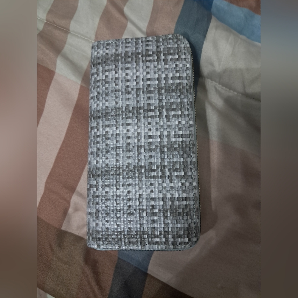 Gray Textured Womans Wallet - Picture 3 of 4